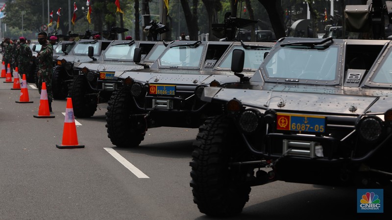 Pameran alusista rangkaian HUT ke-76 TNI tahun 2021. (CNBC Indonesia/Andrean Kristianto)