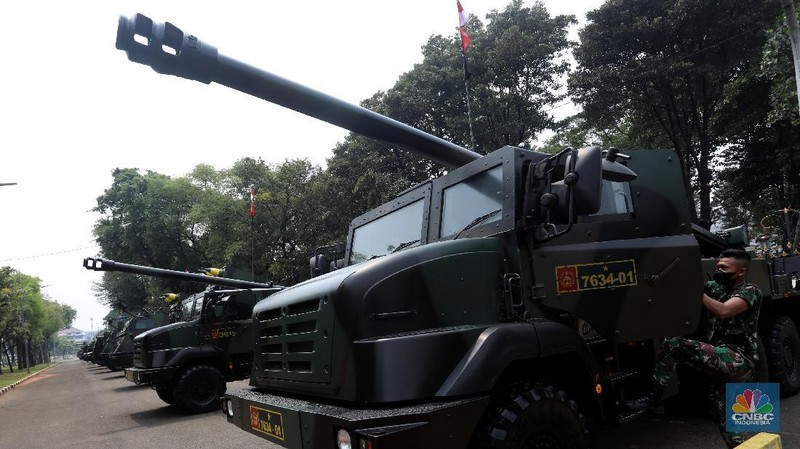 Pameran alusista rangkaian HUT ke-76 TNI tahun 2021. (CNBC Indonesia/Andrean Kristianto)