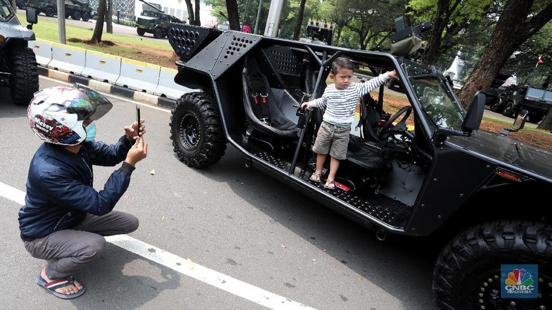 Pameran alusista rangkaian HUT ke-76 TNI tahun 2021. (CNBC Indonesia/Andrean Kristianto)