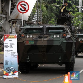 Intip Tank Hingga Rantis Mejeng di Pinggiran Jalan Istana
