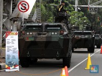 Intip Tank Hingga Rantis Mejeng di Pinggiran Jalan Istana