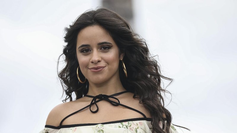 Jisoo arrives for the Dior Spring-Summer 2022 ready-to-wear fashion show presented Tuesday, Sept. 28, 2021, in Paris. (AP Photo/Francois Mori)
