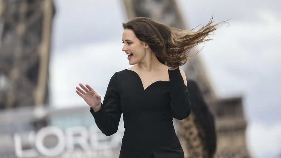 Jisoo arrives for the Dior Spring-Summer 2022 ready-to-wear fashion show presented Tuesday, Sept. 28, 2021, in Paris. (AP Photo/Francois Mori)
