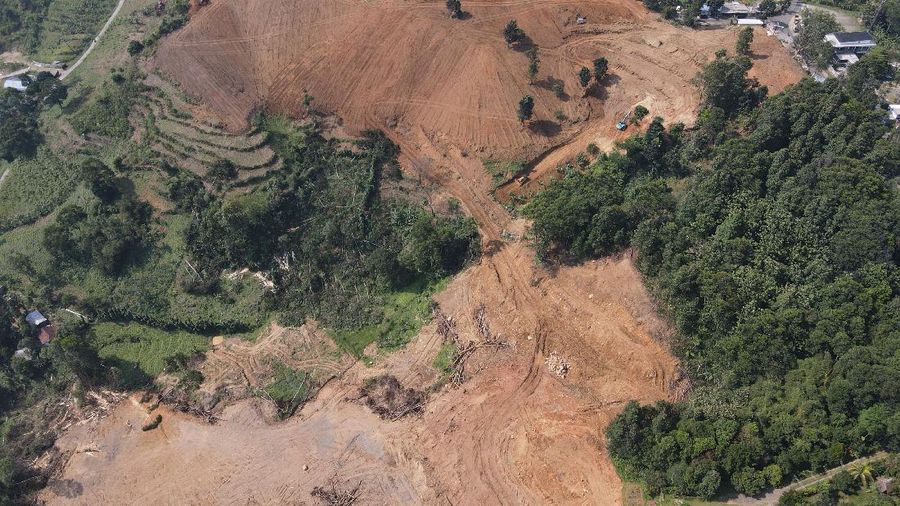 Foto udara suasana lahan yang menjadi sengketa lahan antara warga Bojong Koneng dengan PT Sentul City Tbk di Bojong Koneng, Babakan Madang, Kabupaten Bogor, Selasa (5/10/2021). (CNBC Indonesia/Andrean Kristianto)