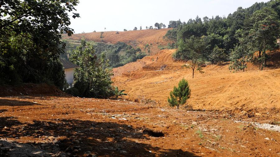 Foto udara suasana lahan yang menjadi sengketa lahan antara warga Bojong Koneng dengan PT Sentul City Tbk di Bojong Koneng, Babakan Madang, Kabupaten Bogor, Selasa (5/10/2021). (CNBC Indonesia/Andrean Kristianto)
