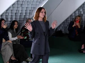Stella McCartney dan H&M Rilis Baju Sustainable, Kritik Dunia Fashion Elitis