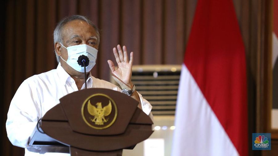 Menteri Pekerjaan Umum dan Perumahan Rakyat Basuki Hadimuljono meresmikan Operasionalisasi Lembaga Sertifikasi Badan Usaha (LSBU) melalui Online Single Submission (OSS) di Gedung Auditorium PUPR Pusat, Jakarta, Selasa (5/10/2021). Operasionalisasi ini merupakan amanat UU Nomor 11 Tahun 2020  tentang Cipta Kerja beserta PP turunannya yaitu PP 5 Tahun 2021 tentang Penyelenggaraan Perizinan Berusaha Berbasis Risiko, yang mendorong Pemerintah Pusat untuk menciptakan sistem perizinan terpadu.   (վ/Tri Susilo)