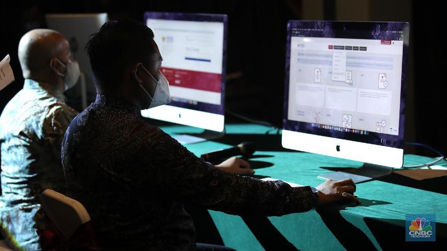 Peresmian Operasionalisasi Lembaga Sertifikasi Badan Usaha (LSBU) melalui Online Single Submission (OSS) di Gedung Auditorium PUPR Pusat, Jakarta, Selasa (5/10/2021). Operasionalisasi ini merupakan amanat UU Nomor 11 Tahun 2020  tentang Cipta Kerja beserta PP turunannya yaitu PP 5 Tahun 2021 tentang Penyelenggaraan Perizinan Berusaha Berbasis Risiko, yang mendorong Pemerintah Pusat untuk menciptakan sistem perizinan terpadu. (CNBC Indonesia/Tri Susilo)