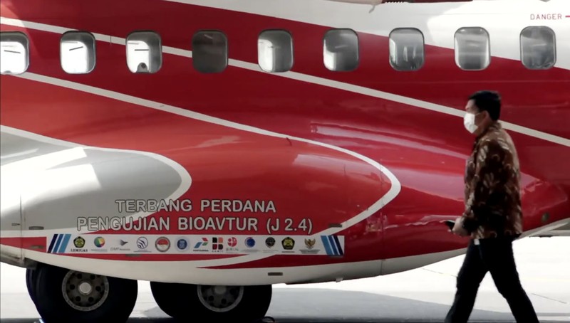 A CN-235 aircraft is refuelled with Bioavtur as part of trials on bio jet fuel, at Dirgantara Indonesia, in Bandung, West Java province, Indonesia, September 6, 2021. Picture taken September 6, 2021. Adityo Pratomo/Courtesy of Pertamina/Handout via REUTERS  THIS IMAGE HAS BEEN SUPPLIED BY A THIRD PARTY. MANDATORY CREDIT. NO RESALES. NO ARCHIVES.