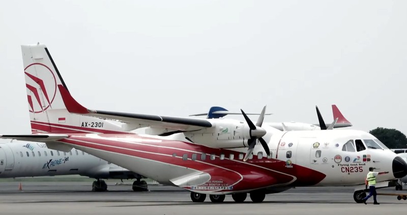 A CN-235 aircraft is refuelled with Bioavtur as part of trials on bio jet fuel, at Dirgantara Indonesia, in Bandung, West Java province, Indonesia, September 6, 2021. Picture taken September 6, 2021. Adityo Pratomo/Courtesy of Pertamina/Handout via REUTERS  THIS IMAGE HAS BEEN SUPPLIED BY A THIRD PARTY. MANDATORY CREDIT. NO RESALES. NO ARCHIVES.