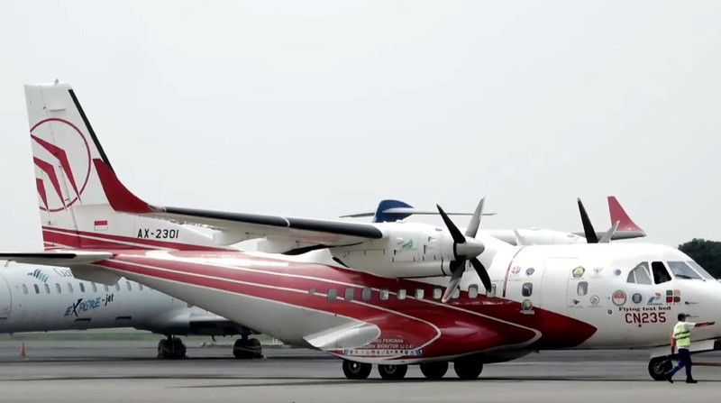A CN-235 aircraft is refuelled with Bioavtur as part of trials on bio jet fuel, at Dirgantara Indonesia, in Bandung, West Java province, Indonesia, September 6, 2021. Picture taken September 6, 2021. Adityo Pratomo/Courtesy of Pertamina/Handout via REUTERS  THIS IMAGE HAS BEEN SUPPLIED BY A THIRD PARTY. MANDATORY CREDIT. NO RESALES. NO ARCHIVES.