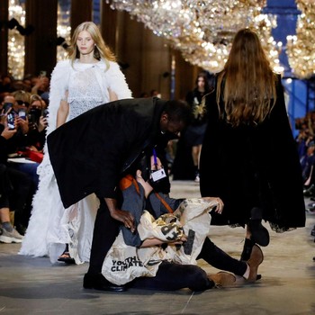 Paris Fashion Week Ricuh, Aktivis Lingkungan Sabotase Catwalk