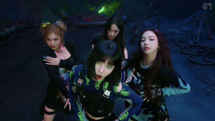 Girl band Kpop, aespa, Savage. (SMTown)