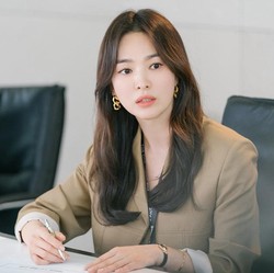 Bukan Skincare Mahal, Ini Rahasia Cantik Song Hye Kyo