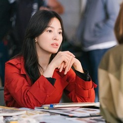 Jang Ki Yong & Song Hye Kyo Pamer Kemesraan, Cinlok?