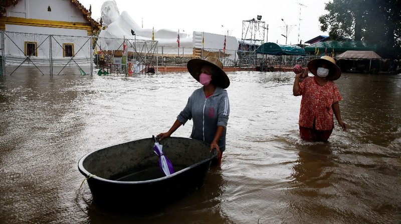 A lying Buddha statue is seen during the flood at a Temple in Ayutthaya, Thailand, October 6, 2021. REUTERS/Soe Zeya Tun