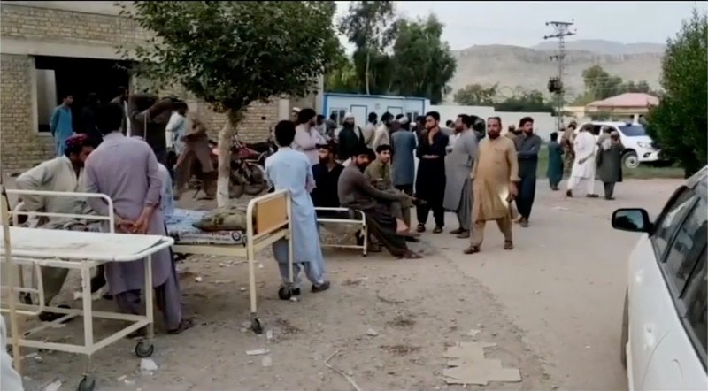 People gather outside a hospital following an earthquake in Harnai, Balochistan, Pakistan, October 7, 2021, in this still image obtained from video. Courtesy of QuettaVoice.com / Social Media via REUTERS  ATTENTION EDITORS - THIS IMAGE HAS BEEN SUPPLIED BY A THIRD PARTY. NO RESALES. NO ARCHIVE. MANDATORY CREDIT QUETTAVOICE.COM.