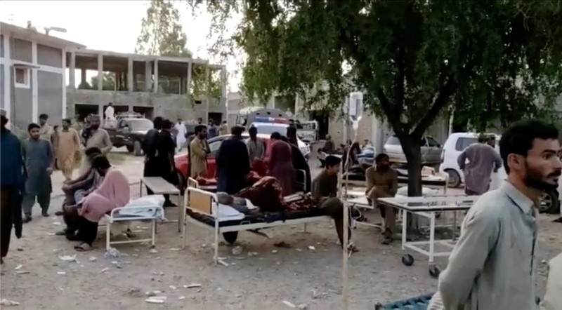 People gather outside a hospital following an earthquake in Harnai, Balochistan, Pakistan, October 7, 2021, in this still image obtained from video. Courtesy of QuettaVoice.com / Social Media via REUTERS  ATTENTION EDITORS - THIS IMAGE HAS BEEN SUPPLIED BY A THIRD PARTY. NO RESALES. NO ARCHIVE. MANDATORY CREDIT QUETTAVOICE.COM.
