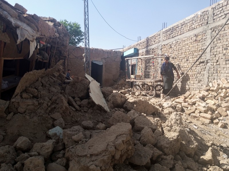 People gather outside a hospital following an earthquake in Harnai, Balochistan, Pakistan, October 7, 2021, in this still image obtained from video. Courtesy of QuettaVoice.com / Social Media via REUTERS  ATTENTION EDITORS - THIS IMAGE HAS BEEN SUPPLIED BY A THIRD PARTY. NO RESALES. NO ARCHIVE. MANDATORY CREDIT QUETTAVOICE.COM.