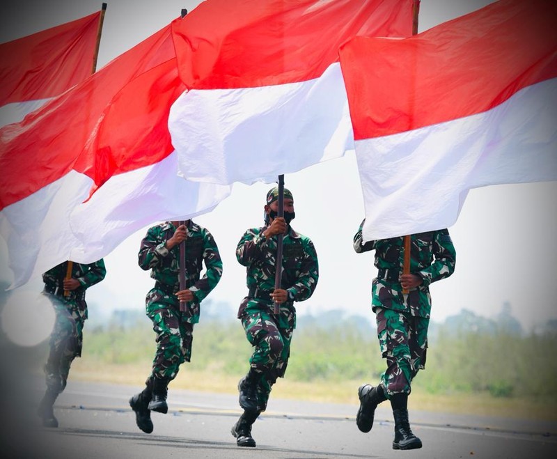 Presiden RI, Jokowi bersama menteri Pertahanan (menhan) Pabowo Subanto di Upacara Penetapan Komponen Cadangan Tahun 2021, Pusdiklatpassus, Bandung Barat, 7 Oktober 2021. (Tim Dokumentasi Menhan Prabowo Subianto) Presiden RI, Jokowi bersama menteri Pertahanan (menhan) Pabowo Subanto di Upacara Penetapan Komponen Cadangan Tahun 2021, Pusdiklatpassus, Bandung Barat, 7 Oktober 2021. (Tim Dokumentasi Menhan Prabowo Subianto)