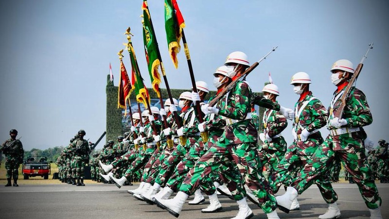 Presiden RI, Jokowi bersama menteri Pertahanan (menhan) Pabowo Subanto di Upacara Penetapan Komponen Cadangan Tahun 2021, Pusdiklatpassus, Bandung Barat, 7 Oktober 2021. (Tim Dokumentasi Menhan Prabowo Subianto)