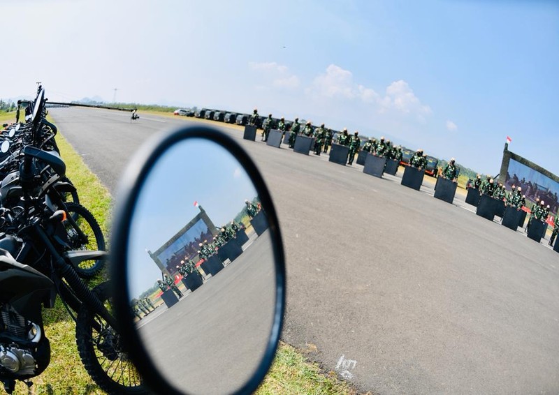Presiden RI, Jokowi bersama menteri Pertahanan (menhan) Pabowo Subanto di Upacara Penetapan Komponen Cadangan Tahun 2021, Pusdiklatpassus, Bandung Barat, 7 Oktober 2021. (Tim Dokumentasi Menhan Prabowo Subianto)