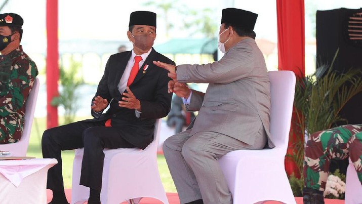 Presiden RI, Jokowi bersama menteri Pertahanan (menhan) Pabowo Subanto di Upacara Penetapan Komponen Cadangan Tahun 2021, Pusdiklatpassus, Bandung Barat, 7 Oktober 2021. (Tim Dokumentasi Menhan Prabowo Subianto)