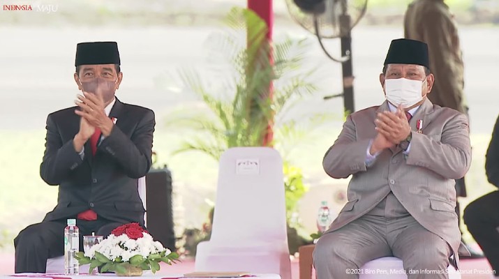 Presiden RI, Jokowi bersama menteri pertahanan (Menhan) Prabowo di Upacara Penetapan Komponen Cadangan Tahun 2021, Pusdiklatpassus, Bandung Barat, 7 Oktober 2021 Presiden RI, Jokowi bersama menteri pertahanan (Menhan) Prabowo di Upacara Penetapan Komponen Cadangan Tahun 2021, Pusdiklatpassus, Bandung Barat, 7 Oktober 2021
