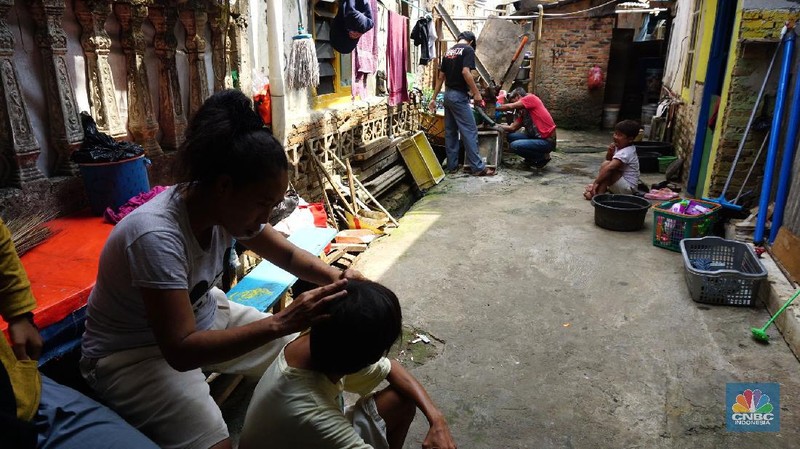 Wacana Larangan Warga Jakarta Memakai Air Tanah (CNBC Indonesia/Tri Susilo)