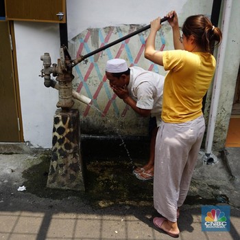 Gaya Warga Pakai Air Tanah di Tengah Isu Jakarta Tenggelam
