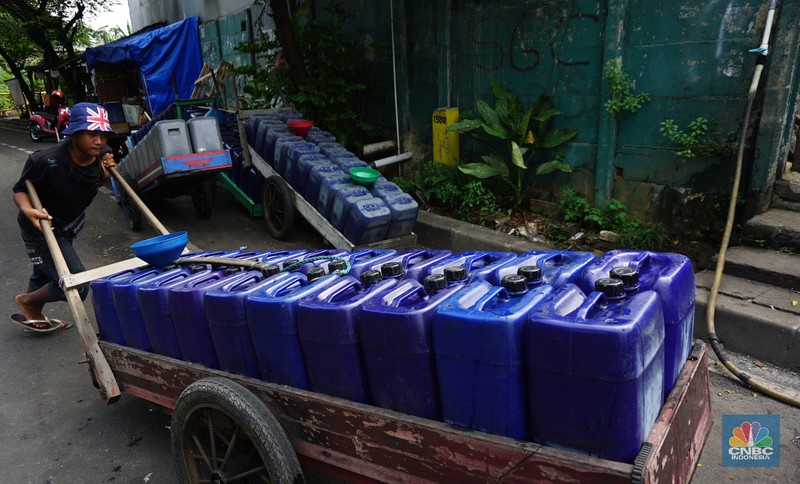 Wacana Larangan Warga Jakarta Memakai Air Tanah (CNBC Indonesia/Tri Susilo)