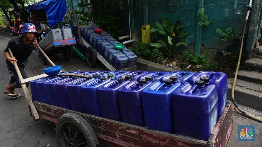Wacana Larangan Warga Jakarta Memakai Air Tanah (CNBC Indonesia/Tri Susilo)