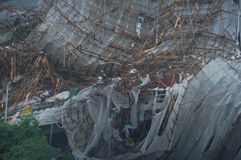 ASIA-STORM/HONGKONG Collapsed bamboo scaffolds of a residential building are seen as Typhoon Lionrock hits Hong Kong, China October 8, 2021. REUTERS/Lam Yik