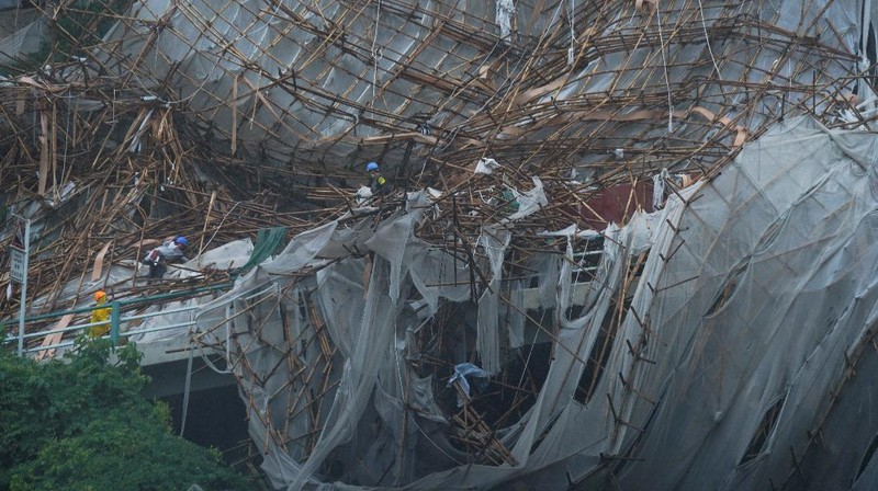 Collapsed bamboo scaffolds of a residential building are seen as Typhoon Lionrock hits Hong Kong, China October 8, 2021. REUTERS/Lam Yik