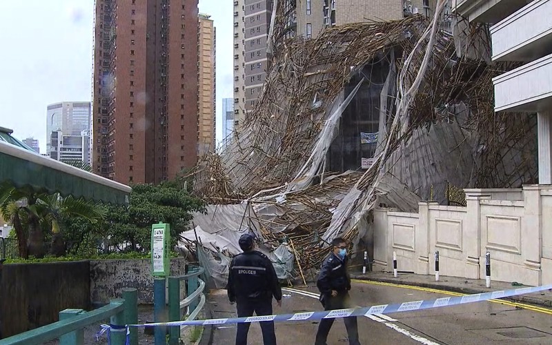 Collapsed bamboo scaffolds of a residential building are seen as Typhoon Lionrock hits Hong Kong, China October 8, 2021. REUTERS/Lam Yik