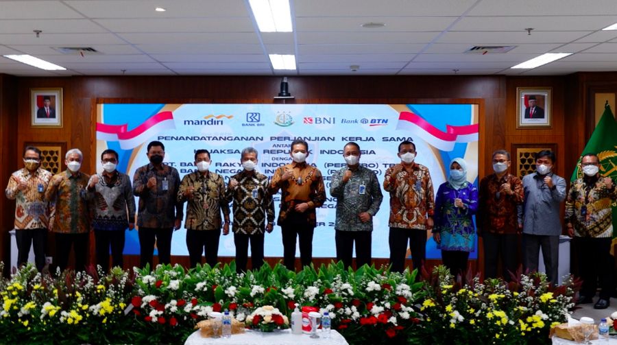 Jaksa Agung RI Burhanuddin memberikan sambutan pada Acara Penandatanganan Nota Kesepahaman dan Perjanjian Kerjasama antara Kejaksaan RI dengan PT Bank Mandiri (Persero) Tbk., PT. Bank Negara Indonesia (Persero) Tbk., PT. Bank Rakyat Indonesia (Persero) Tbk., dan PT. Bank Tabungan Negara (Persero) Tbk. bertempat di Lantai 10 Gedung Kartika Kebayoran Baru Jakarta Selatan. Dok Kejagung