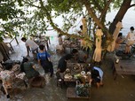 Potret Banjir Bikin Restoran di Thailand Ramai Pengunjung