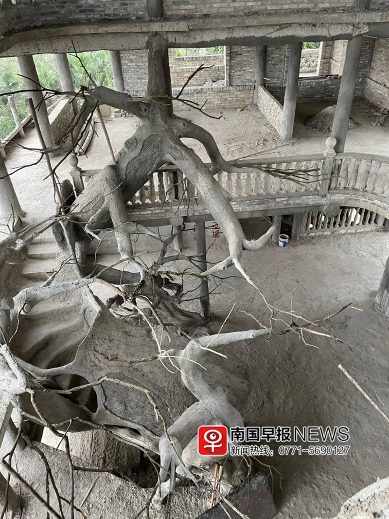 Bangunan teraneh di China yang dibangun oleh petani dan menghabiskan lebih dari $2 Juta untuk membangunnya. (Tangkapan Layar via Oddity Central) Bangunan teraneh di China yang dibangun oleh petani dan menghabiskan lebih dari $2 Juta untuk membangunnya. (Tangkapan Layar via Oddity Central)