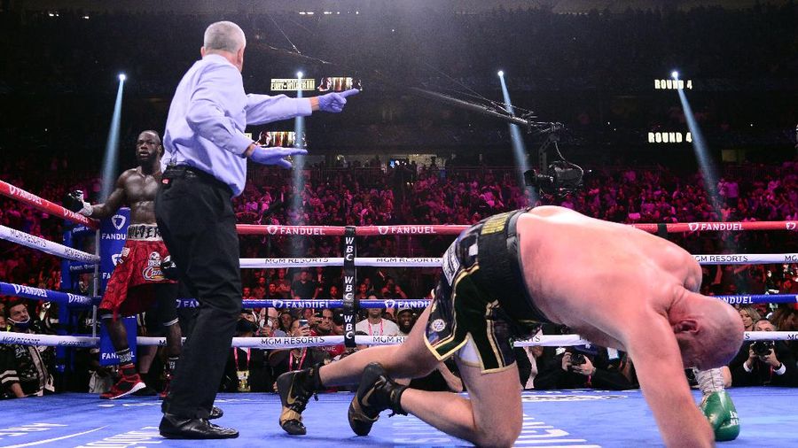 Boxing - Tyson Fury v Deontay Wilder - WBC Heavyweight Title - T-Mobile Arena, Las Vegas, Nevada, U.S. - October 9, 2021  Tyson Fury in action against Deontay Wilder REUTERS/Steve Marcus     TPX IMAGES OF THE DAY