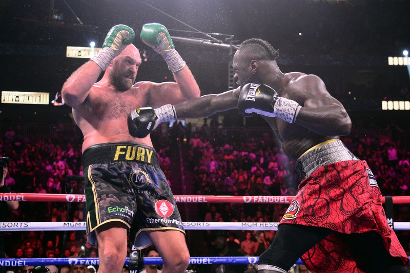 Pertandingan tinju kejuaraan kelas berat WBC antara Tyson Fury dengan Deontay Wilder Boxing - Tyson Fury v Deontay Wilder - WBC Heavyweight Title - T-Mobile Arena, Las Vegas, Nevada, U.S. - October 9, 2021 Tyson Fury in action against Deontay Wilder REUTERS/Steve Marcus TPX IMAGES OF THE DAY
