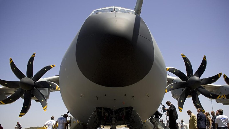 An Indonesian Air Force soldier guards in front of British air force RAF A400M transport aircraft during a visit at Halim Perdanakusuma airport in Jakarta, Indonesia, Tuesday, Nov. 12, 2019.(AP Photo/Achmad Ibrahim)