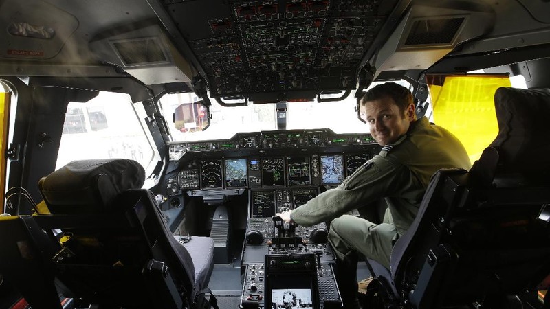 An Indonesian Air Force soldier guards in front of British air force RAF A400M transport aircraft during a visit at Halim Perdanakusuma airport in Jakarta, Indonesia, Tuesday, Nov. 12, 2019.(AP Photo/Achmad Ibrahim)