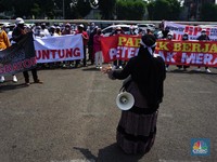 Potret Peternak Ayam Blitar & Kendal 'Geruduk' Gedung DPR RI