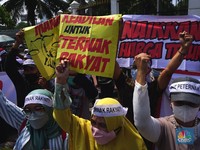 Dari Peternak Ayam Gruduk DPR, Sampai Pinjol Digerebek