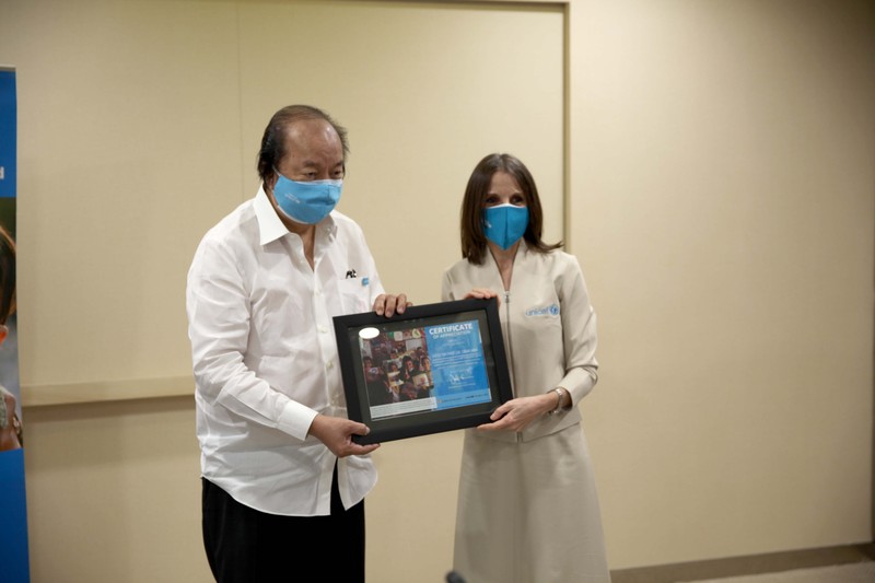 Dato' Sri Tahir, melalui Tahir Foundation hari ini mengumumkan hibah senilai Rp 10 miliar (sekitar US$ 700.000) untuk mendukung respon UNICEF terhadap krisis kemanusiaan di Afghanistan. (Dok. ist) Dato' Sri Tahir, melalui Tahir Foundation hari ini mengumumkan hibah senilai Rp 10 miliar (sekitar US$ 700.000) untuk mendukung respon UNICEF terhadap krisis kemanusiaan di Afghanistan. (Dok. ist)