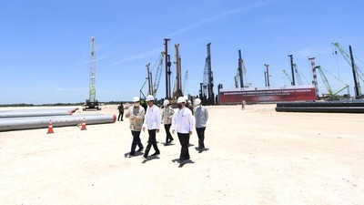 Presiden Joko Widodo Saat Groundbreaking Pembangunan Smelter PT Freeport Indonesia, KEK Gresik, 12 Oktober 2021. ( Biro Pers Sekretariat Presiden/ Lukas)