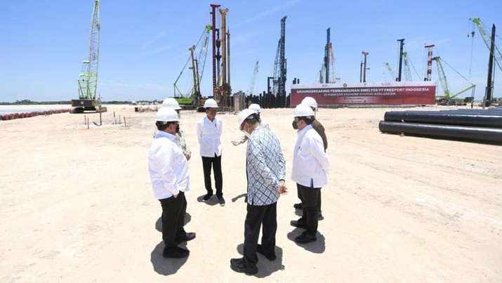 Presiden Joko Widodo Saat Groundbreaking Pembangunan Smelter PT Freeport Indonesia, KEK Gresik, 12 Oktober 2021. ( Biro Pers Sekretariat Presiden/ Lukas) Presiden Joko Widodo Saat Groundbreaking Pembangunan Smelter PT Freeport Indonesia, KEK Gresik, 12 Oktober 2021. ( Biro Pers Sekretariat Presiden/ Lukas)