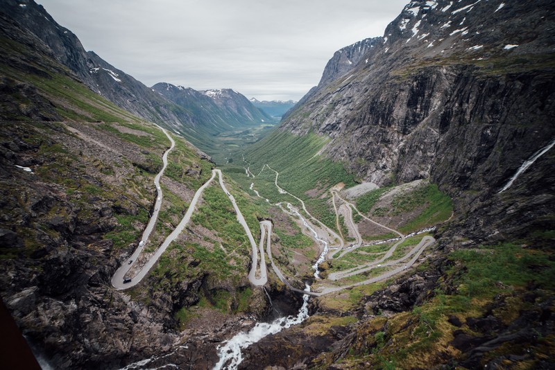 Transfagarasan, Rumania (Photo by Ümit Yıldırım on Unsplash)