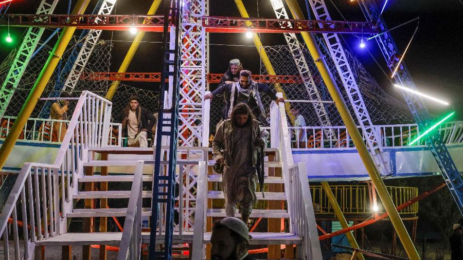 Taliban fighters get out of a vehicle as they take a day off to visit the amusement park at Kabul's Qargha reservoir, at the outskirts of Kabul, Afghanistan October 8, 2021. Picture taken October 8, 2021. REUTERS/Jorge Silva     TPX IMAGES OF THE DAY