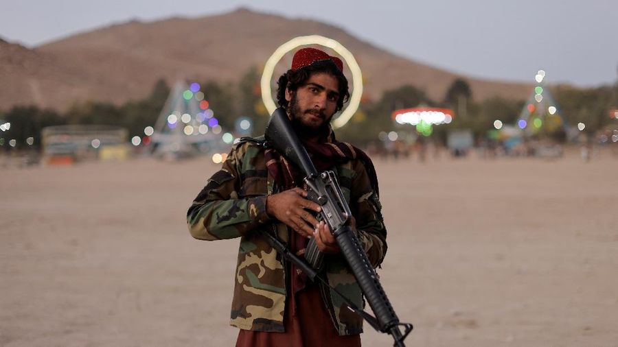 Taliban fighters get out of a vehicle as they take a day off to visit the amusement park at Kabul's Qargha reservoir, at the outskirts of Kabul, Afghanistan October 8, 2021. Picture taken October 8, 2021. REUTERS/Jorge Silva     TPX IMAGES OF THE DAY